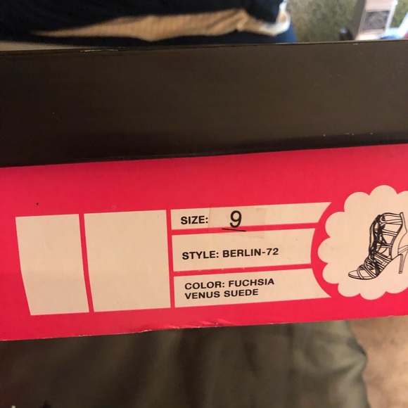 Fuschia open toe heels - Picture 4 of 4